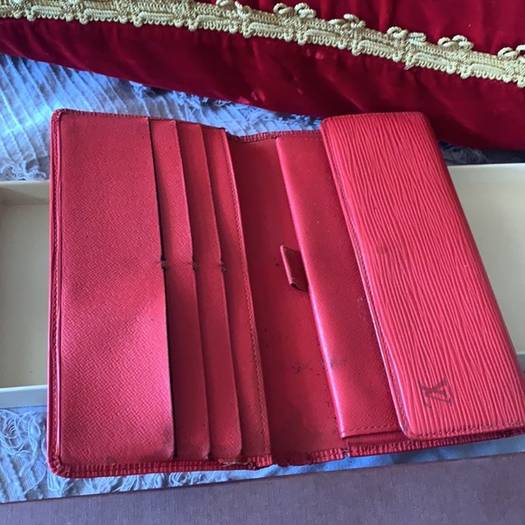 Authentic Louis Vuitton red epi wallet - Picture 16 of 16